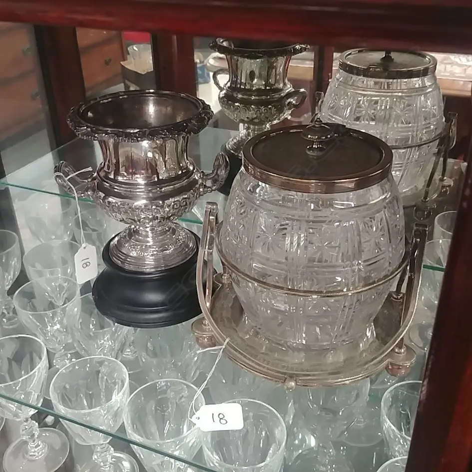 EP BISCUIT BARREL AND TROPHY Image 1++