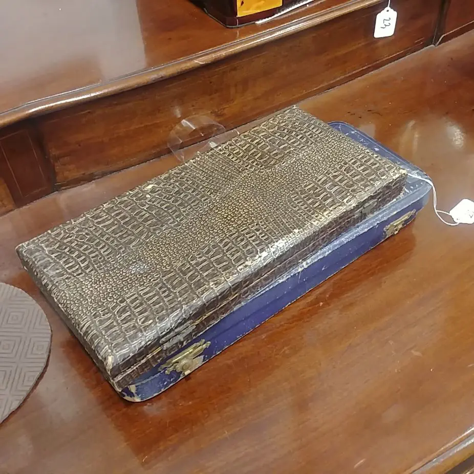 2 CASED CUTLERY SETS Image 1++