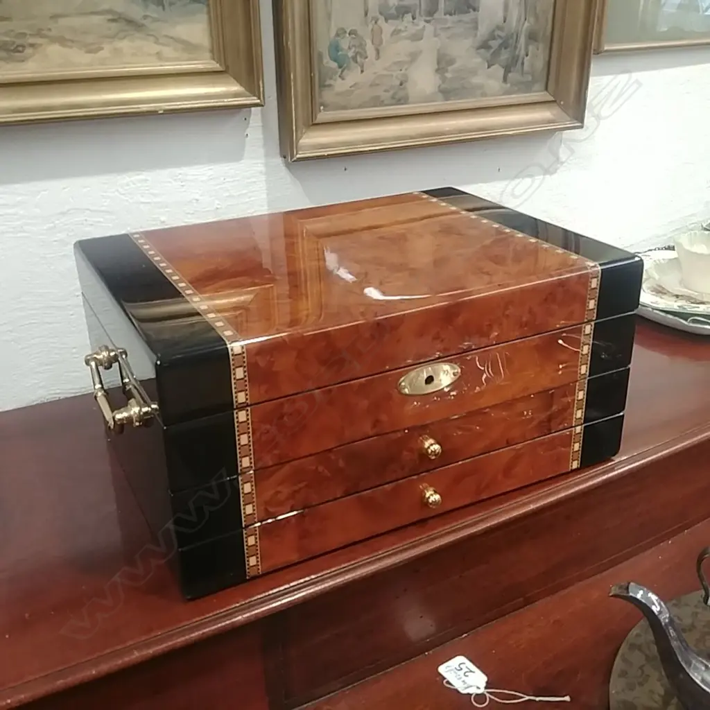 WALNUT JEWELLERY BOX Image 1++