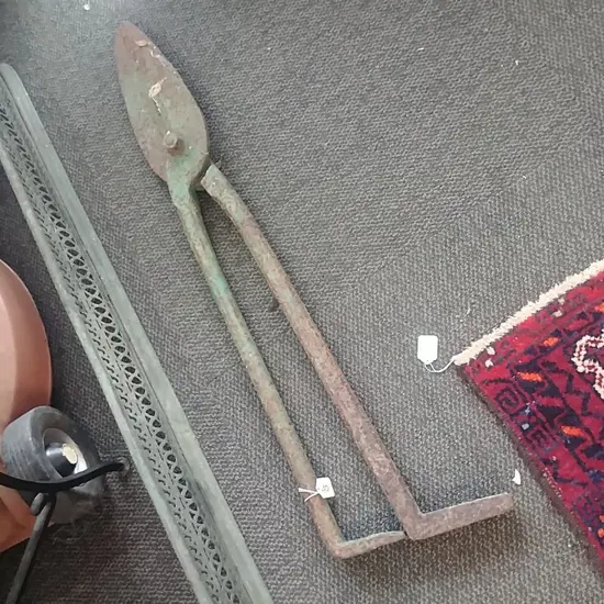 LGE OLD BLACKSMITHS CUTTING TOOL