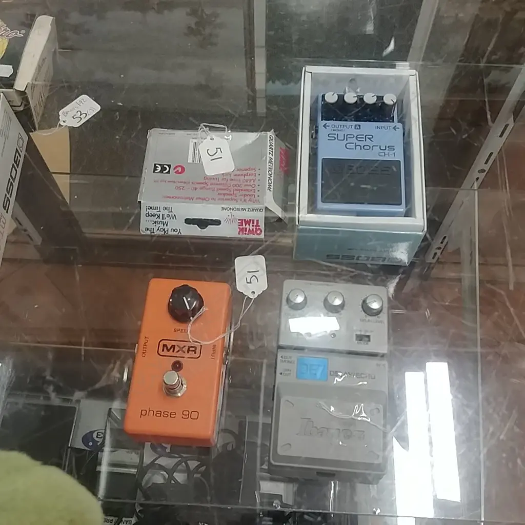 3 GUITAR PEDALS BOSS CH-1/PHASE 90 MXR/IBANEZ DE7+QWIK TIME METRONOME Image 1++