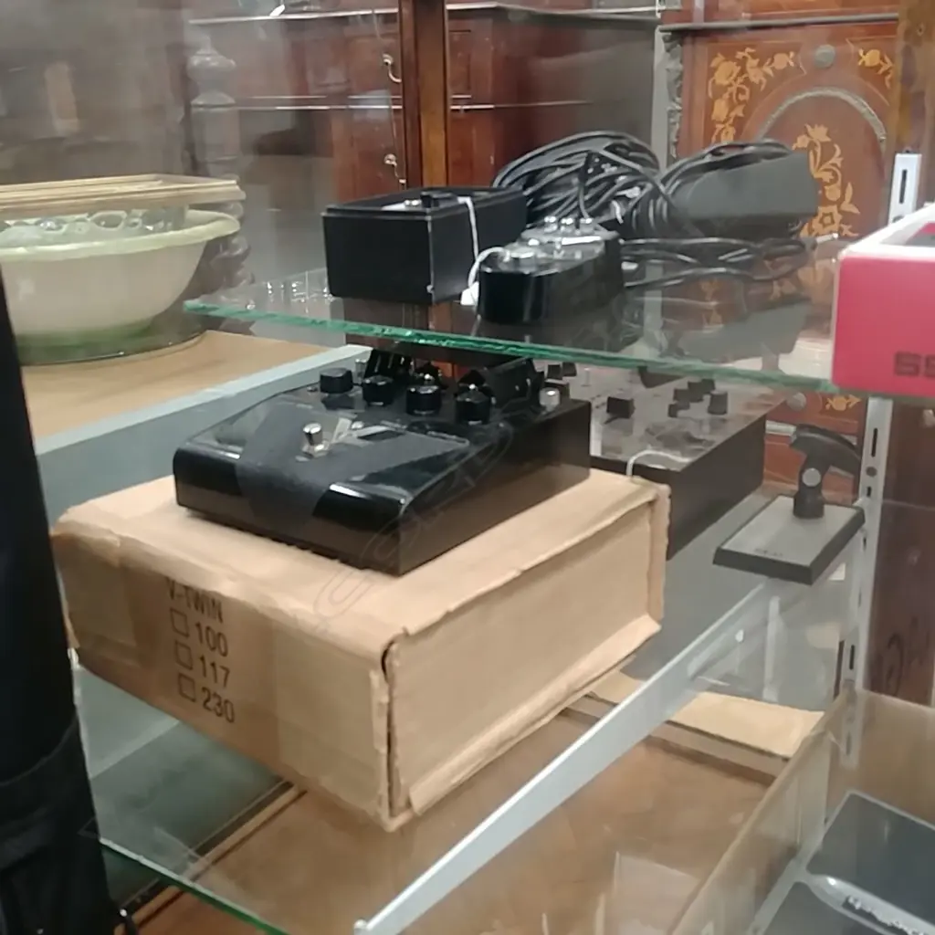 VESTAX PROFESSIONAL  MIXING CONTROLLER & 1 OTHER Image 1++