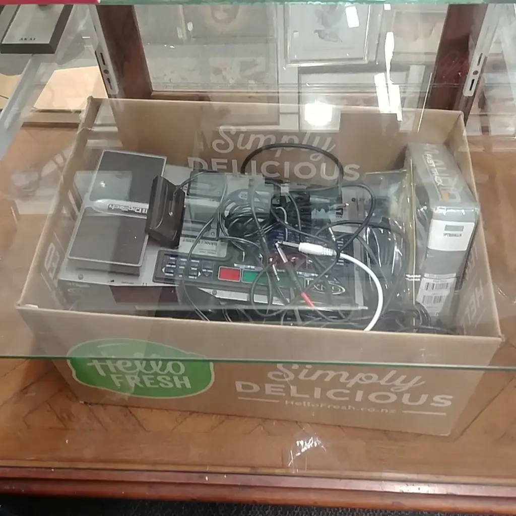 LOT ASST AUDIO LEADS / CRY BABY PEDAL/ M- AUDIO USB /MICROPHONES+GNX 1 GUITAR PROCESSOR Image 1++