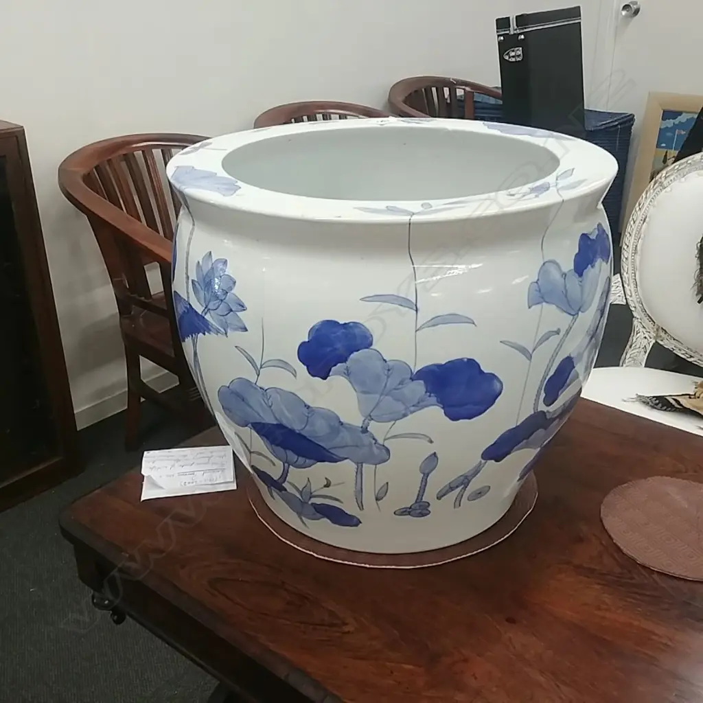 BLUE + WHITE JARDINIERE Image 1++