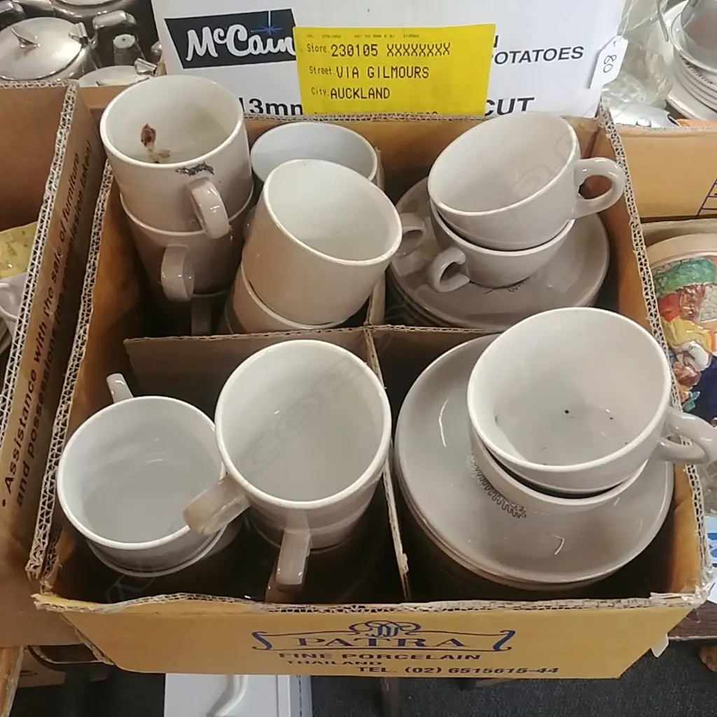CROWN LYNN BOX OF CUPS/SAUCERS Image 1++