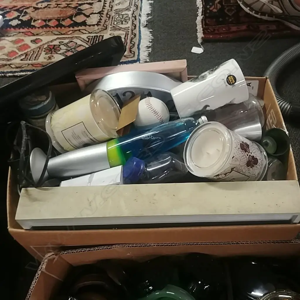 BOX LOT ASST LAVA LAMP ETC Image 1++