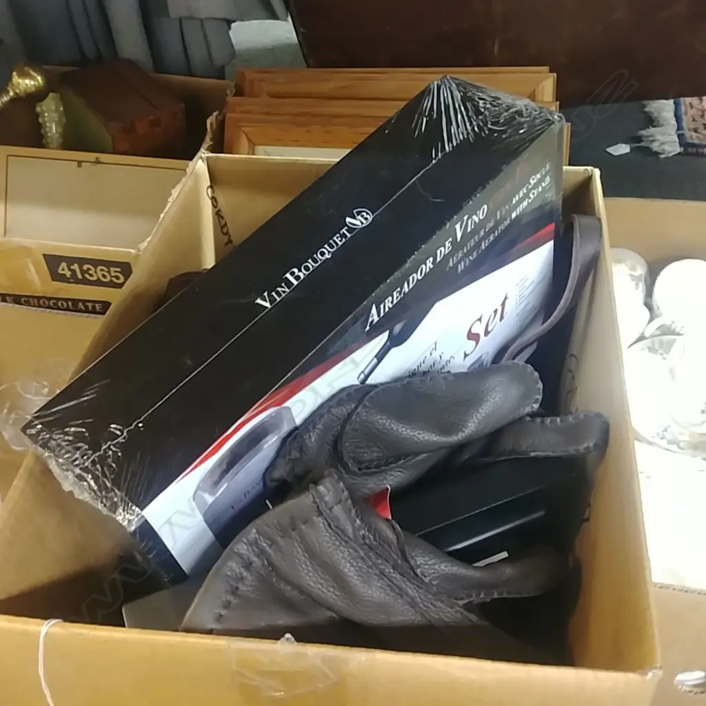 LOT ,GLOVES /BAGS/SCREEN/WINE ASSC+4 PRINTS Image 1++