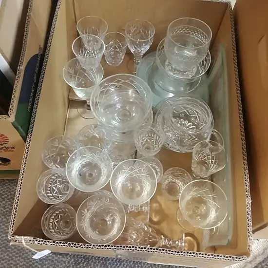 BOX OF GLASSWARE