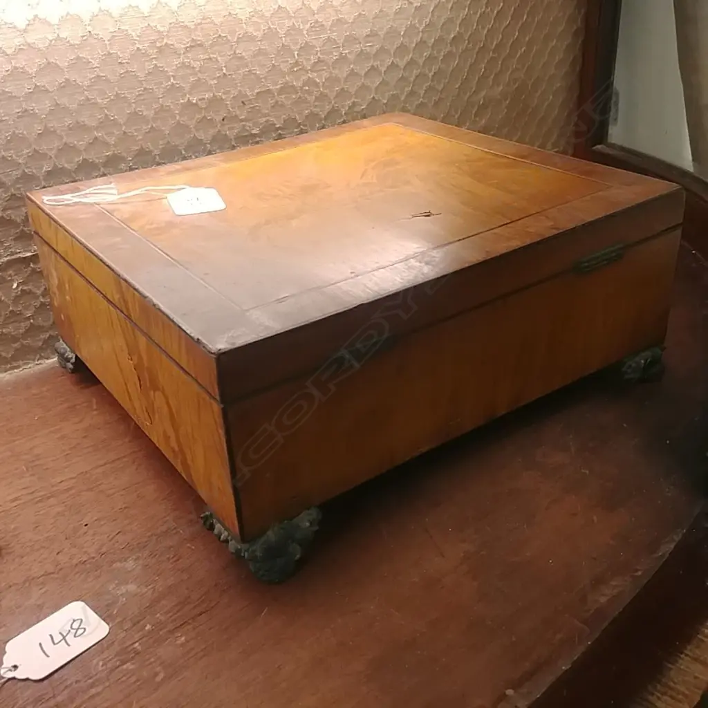 VINTAGE JEWELERY BOX + COLLECTABLES Image 1++