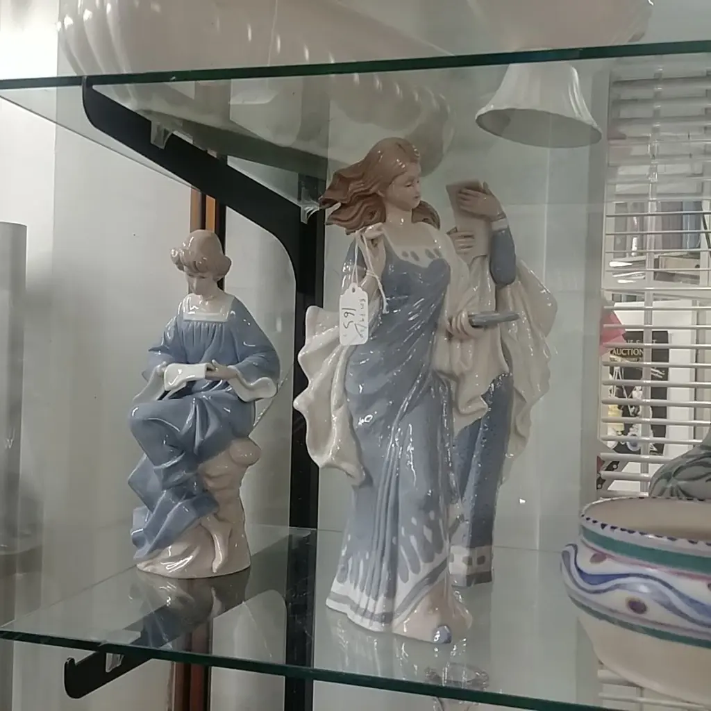 3 PORCELAIN FIGURES Image 1++
