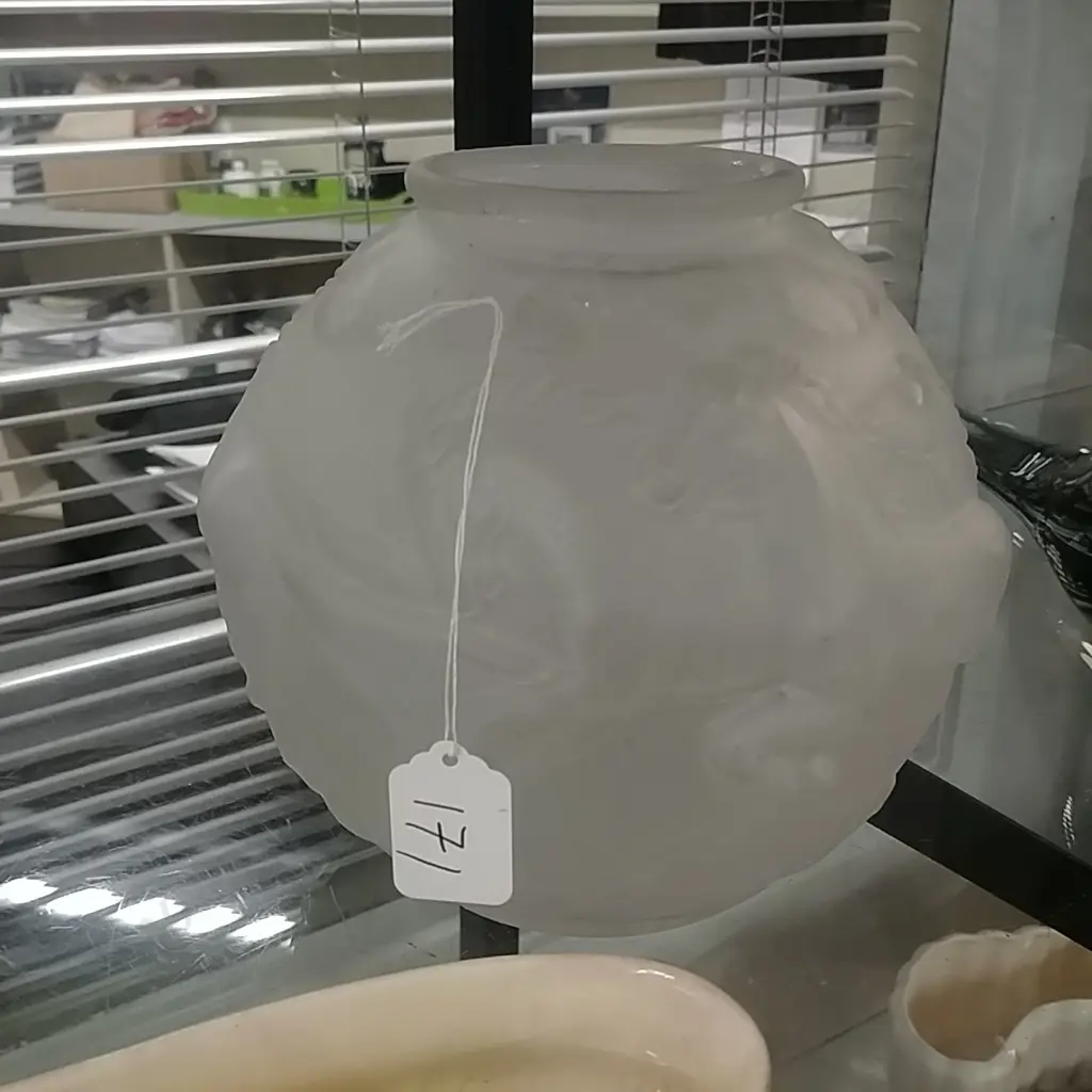 FROSTED GLASS HORSE VASE Image 1++