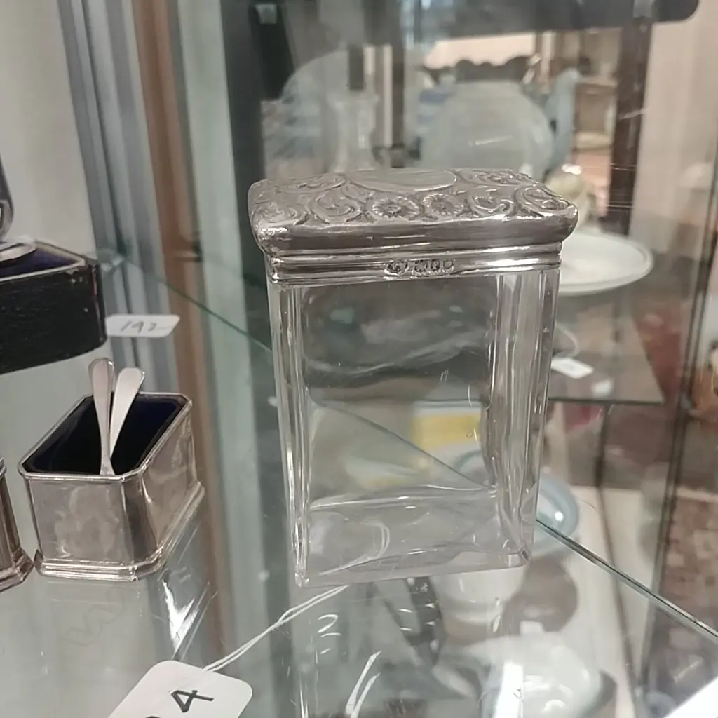 S/S TOPPED DRESSING TABLE BOTTLE Image 1++