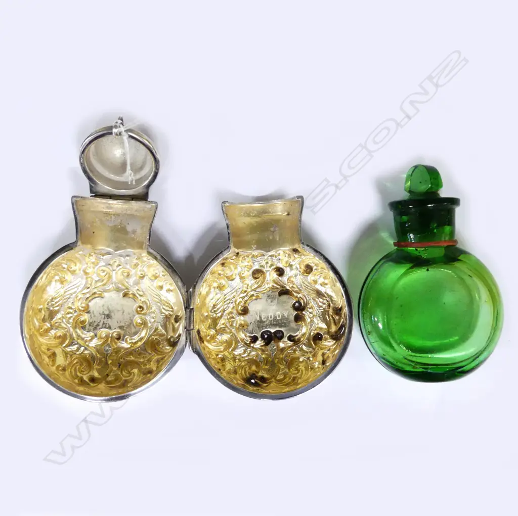 S/S CASED GREEN GLASS PERFUME BOTTLE  Image 1++