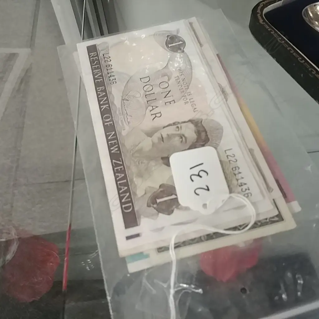 COLL. 10 VARIOUS BANKNOTES Image 1++