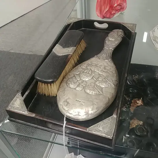 S/S BACK BRUSH/MIRROR SET IN TRAY