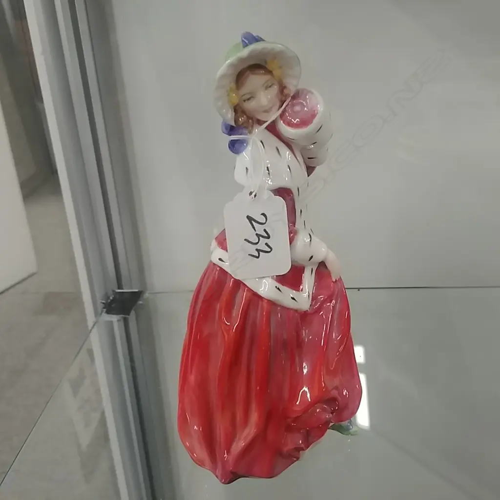 ROYAL DOULTON FIGURE CHRISTMAS MORN Image 1++