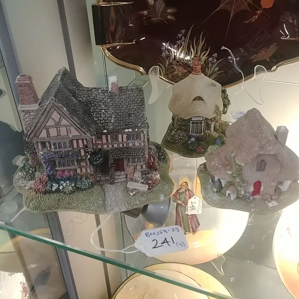 3 LILLIPUT HOUSES Image 1++
