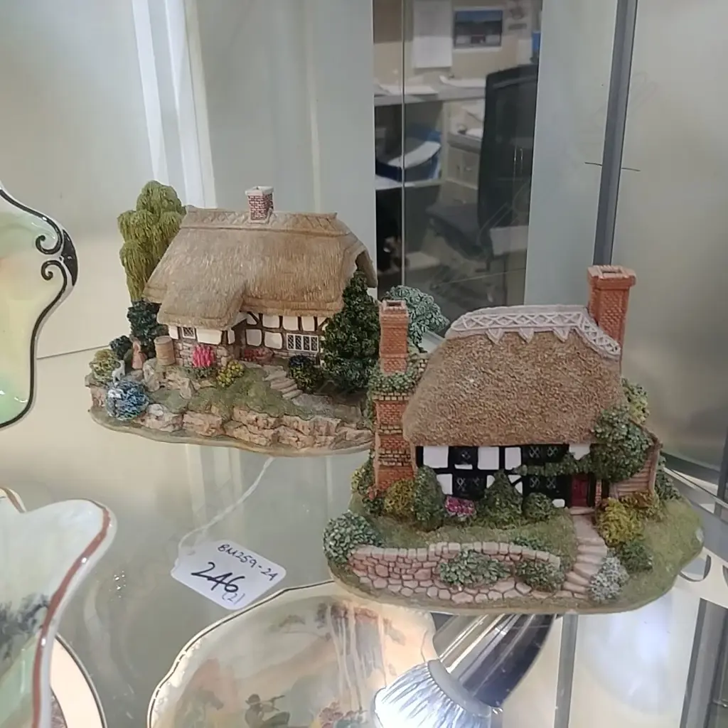 2 LILLIPUT HOUSES Image 1++