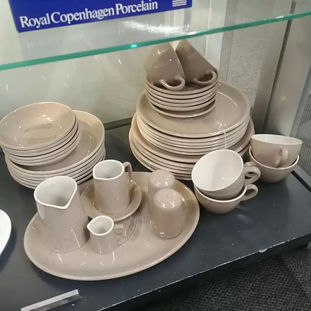 CROWN LYNN 6 PLACE SETTING, REFLECTIONS Image 1++