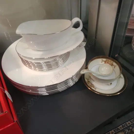 MINTON 'PLATINUM MONARCH' PART DINNER SERVICE + OTHER C/S