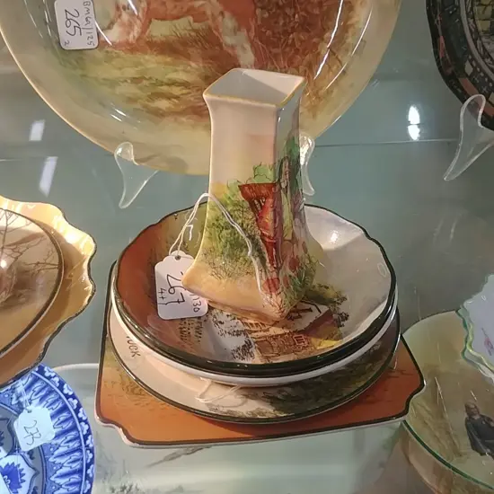 4 SMALL R/D DISHES + VASE