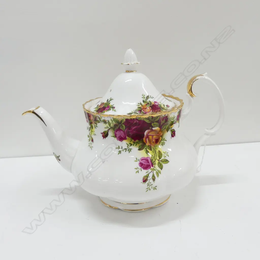 R/ALBERT OLD COUNTRY ROSE MEDIUM TEAPOT, H. 160MM Image 1++