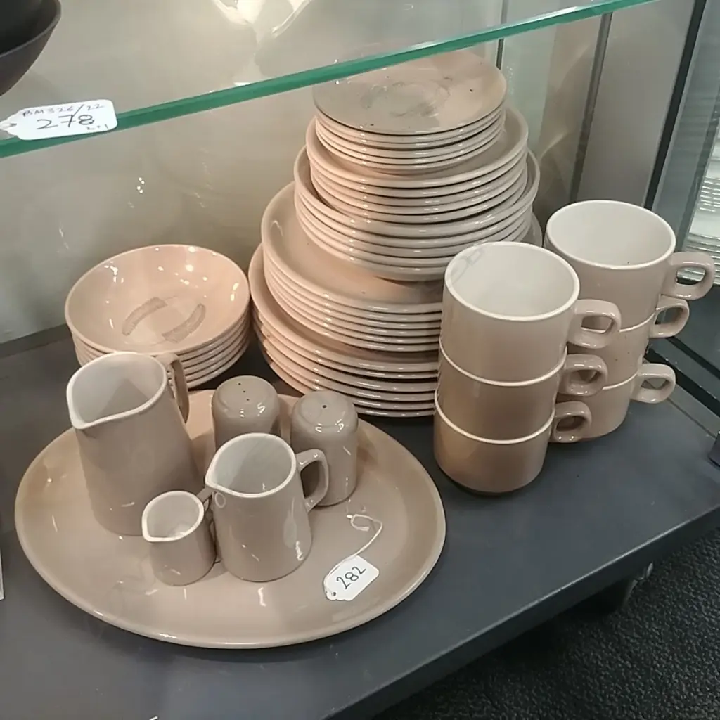 CROWN LYNN 6 PLACE SETTING, REFLECTIONS Image 1++