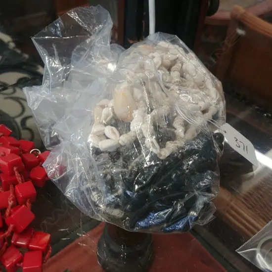 BAG GLASS/SHELL NECKLACES 