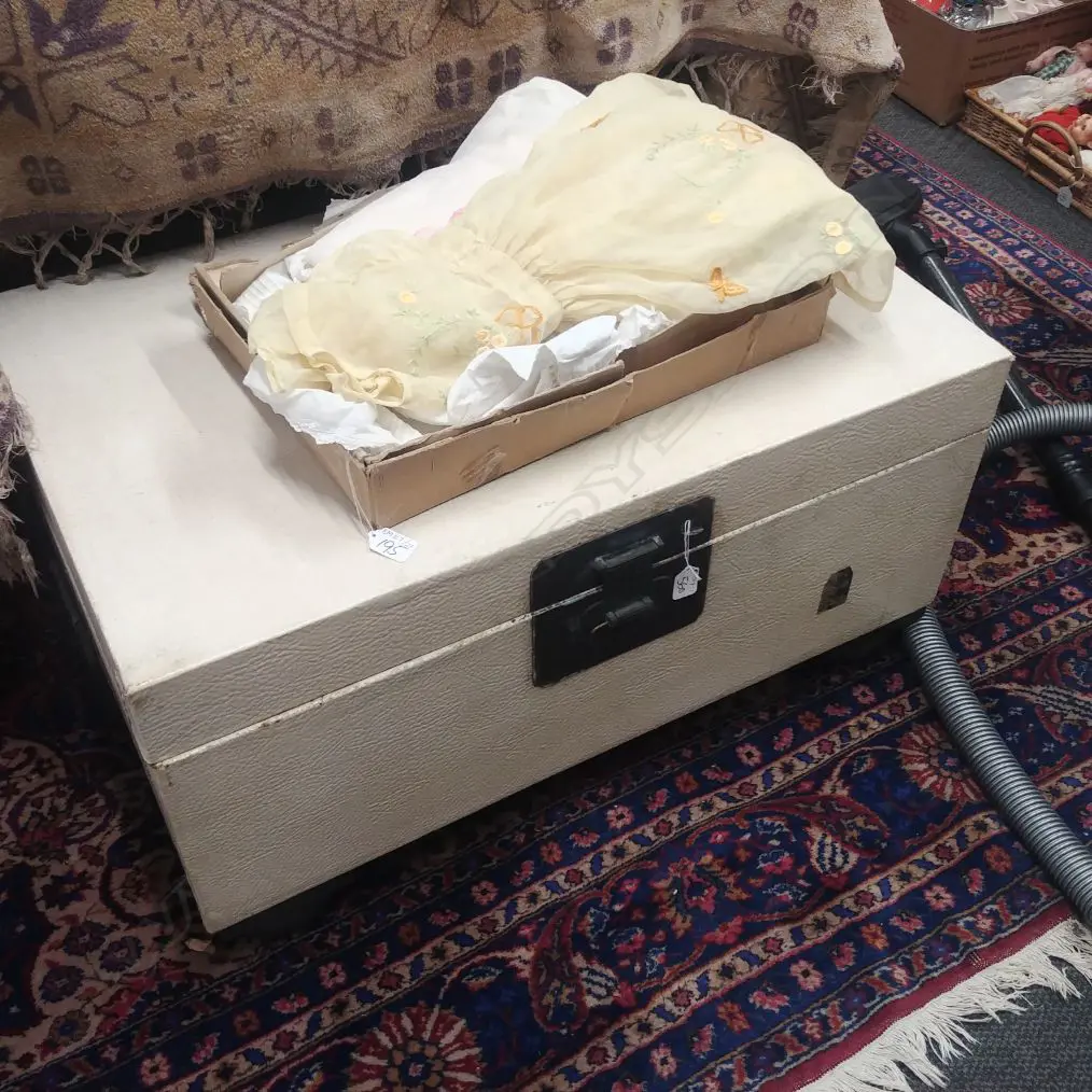 VINTAGE CHINESE WHITE LEATHER COVERED TRUNK Image 1++