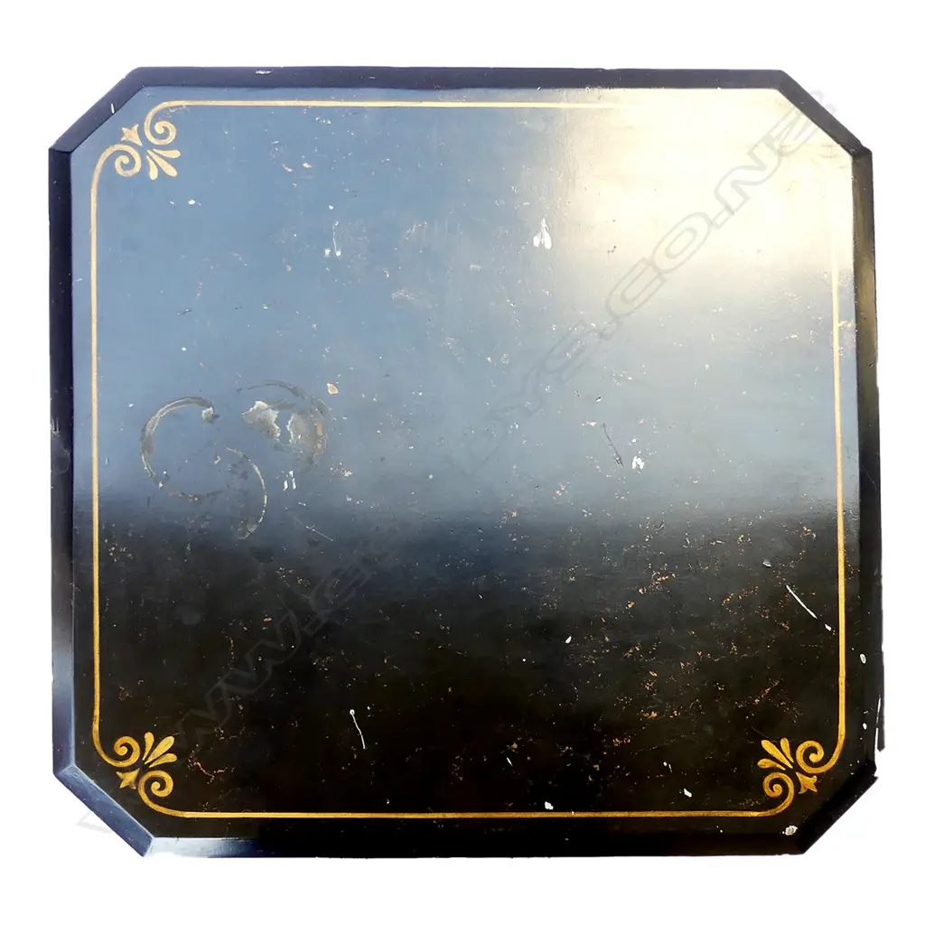 A French style occasional table Image 1++