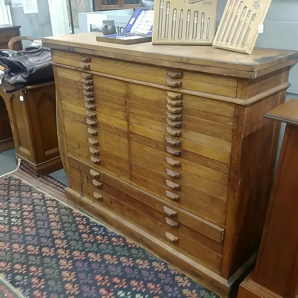 VINTAGE OAK PRINTERS CHEST Image 1++