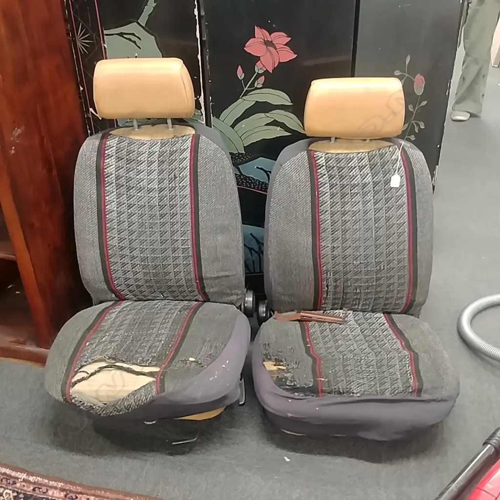PAIR DATSUN 120Y FRONT CAR SEATS Image 1++