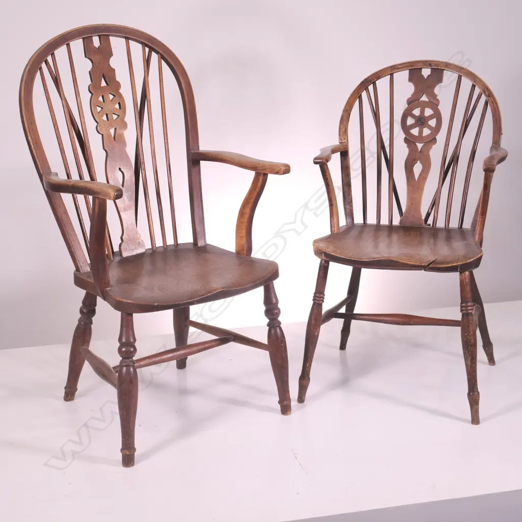TWO 19TH CENTURY ELM WINDSOR CHAIRS Image 1++