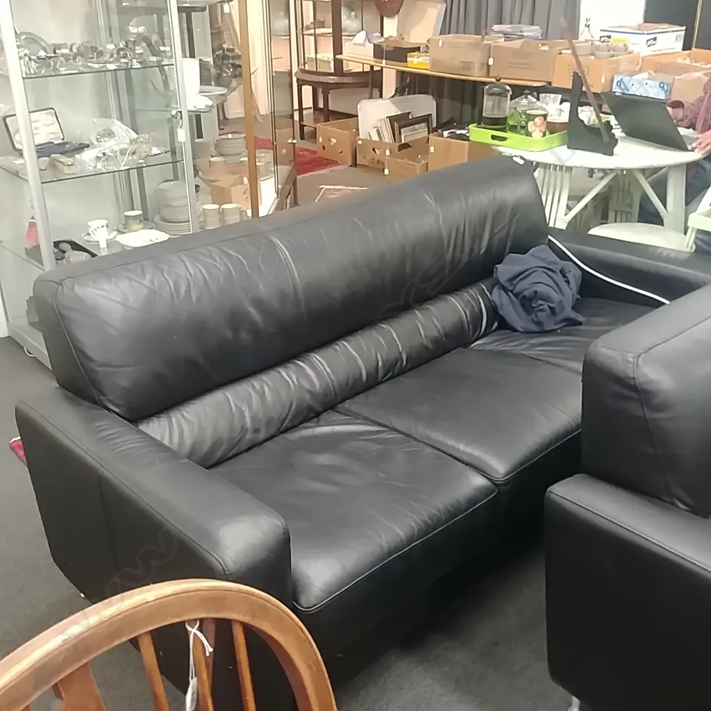 BLACK LEATHER THREE SEATER COUCH Image 1++