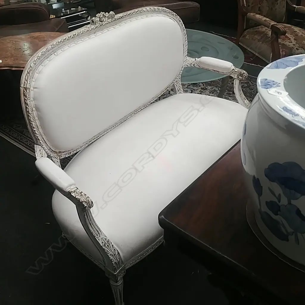 3 SEATER WHITE SETTEE Image 1++