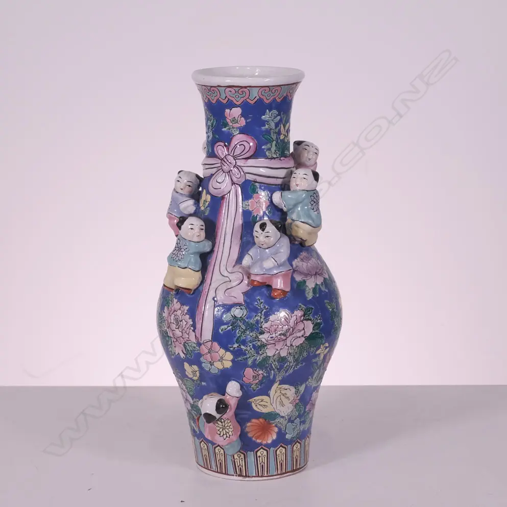 MODERN CHINESE VASE MOUNTED WITH CHILDREN Image 1++