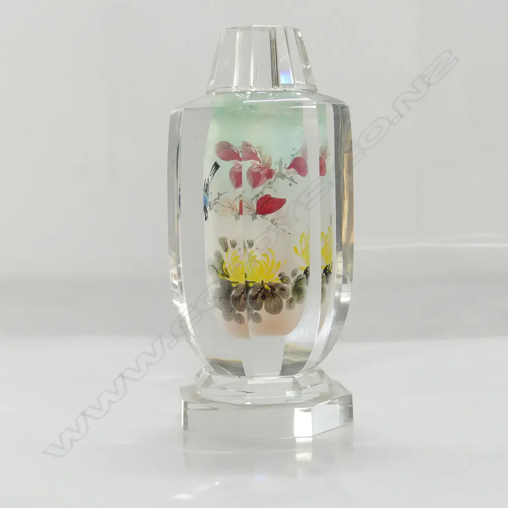 CHINESE HEAVY GLASS FACETED VASE INTERNAL PAINTED Image 1++