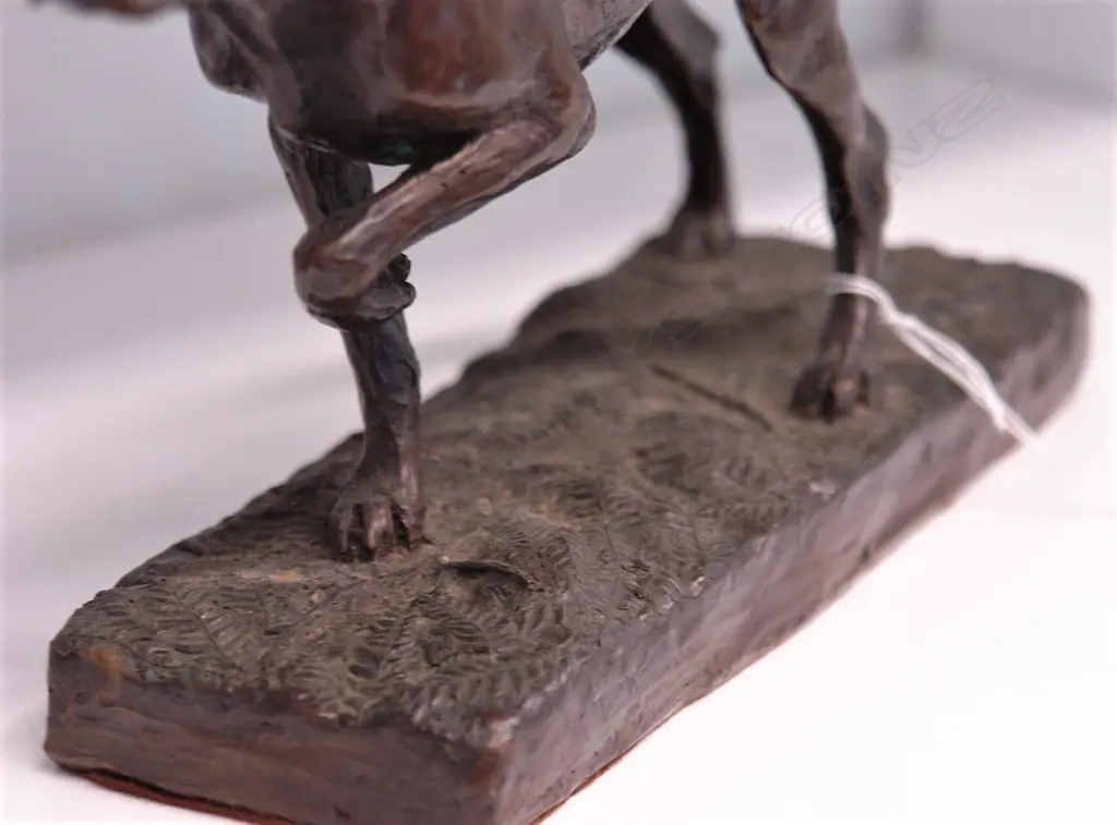 QUALITY BRONZE FIGURE OF A HUNTING DOG Image 1++