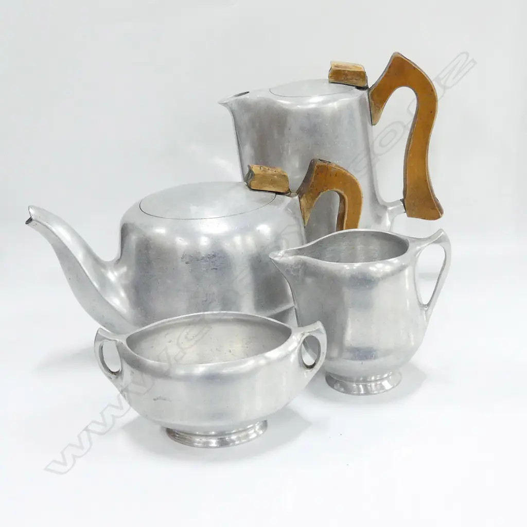 4 VINTAGE PCE PICQUOT WARE ALUMINIUM TEASET Image 1++