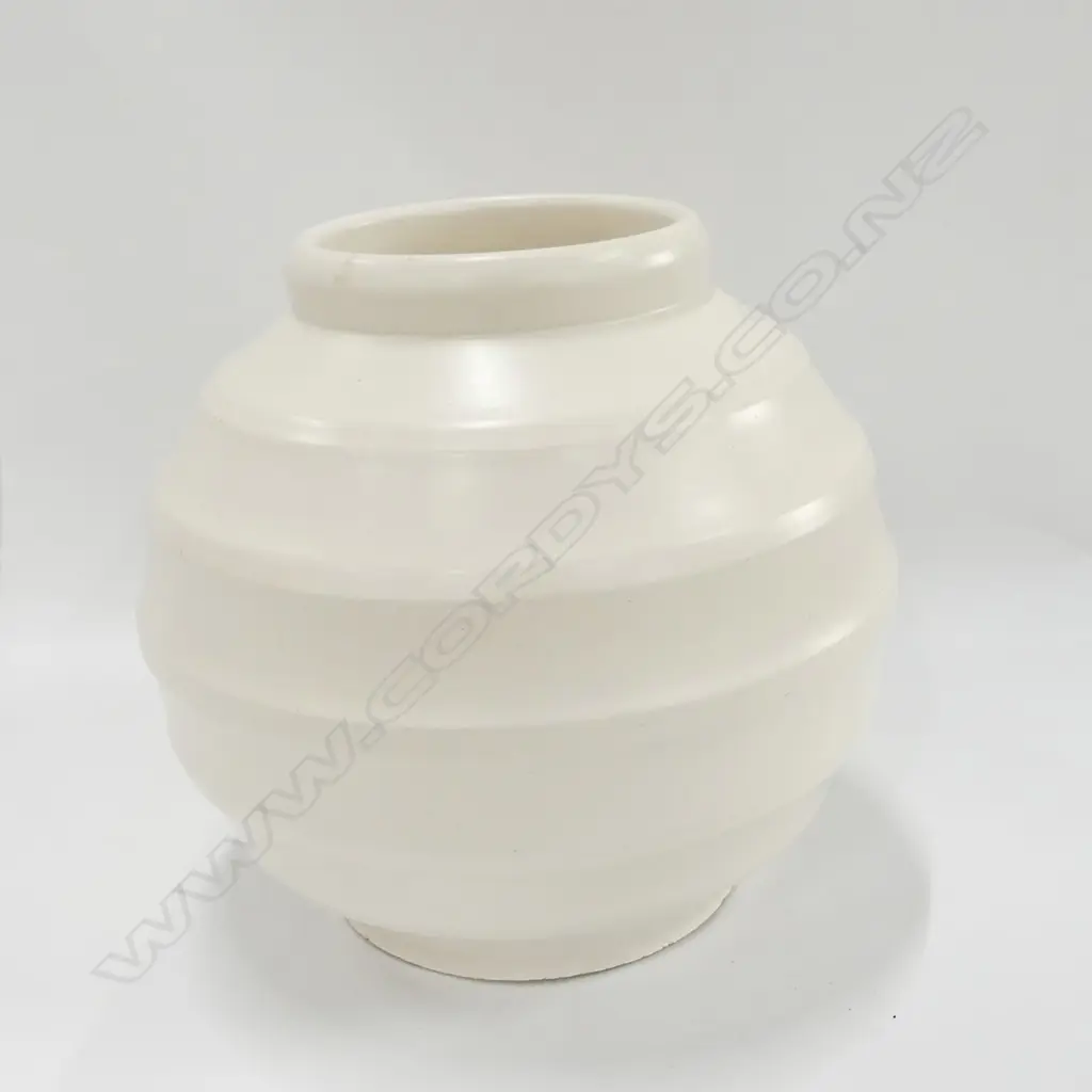 CROWN LYNN HAND POTTED VASE #14 GROUND FOOT Image 1++