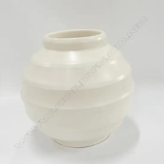 CROWN LYNN HAND POTTED VASE #14 GROUND FOOT