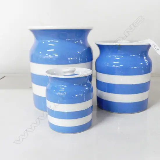 THREE CORNISHWARE LIDDED POTS