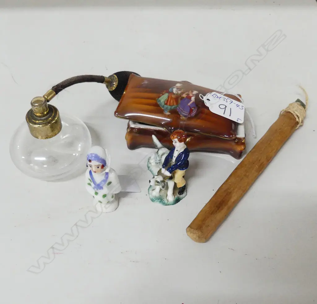 5 SMALL ITEMS, MAORI CHISEL, BAYREUTH STAMP BOX... Image 1++