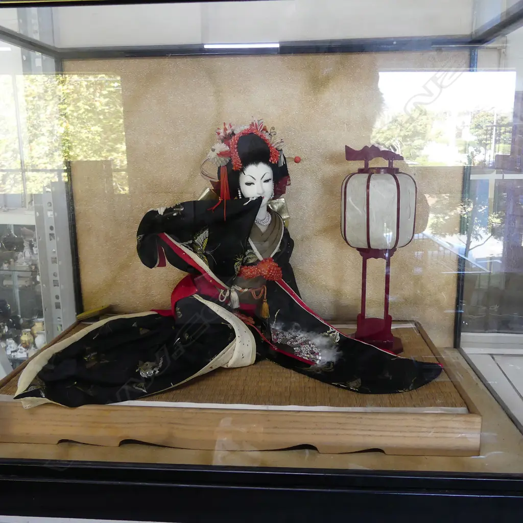OLD LARGE JAPANESE CASED DOLL DISPLAY Image 1++