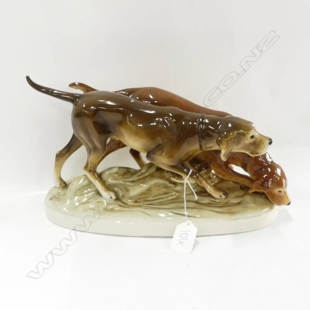 R/DUX 2 HUNTING DOGS SCULPTURE Image 1++