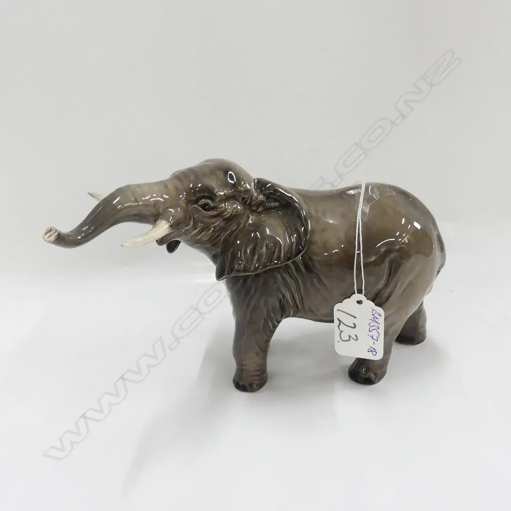 BESWICK ELEPHANT GREY. DIC LABEL Image 1++