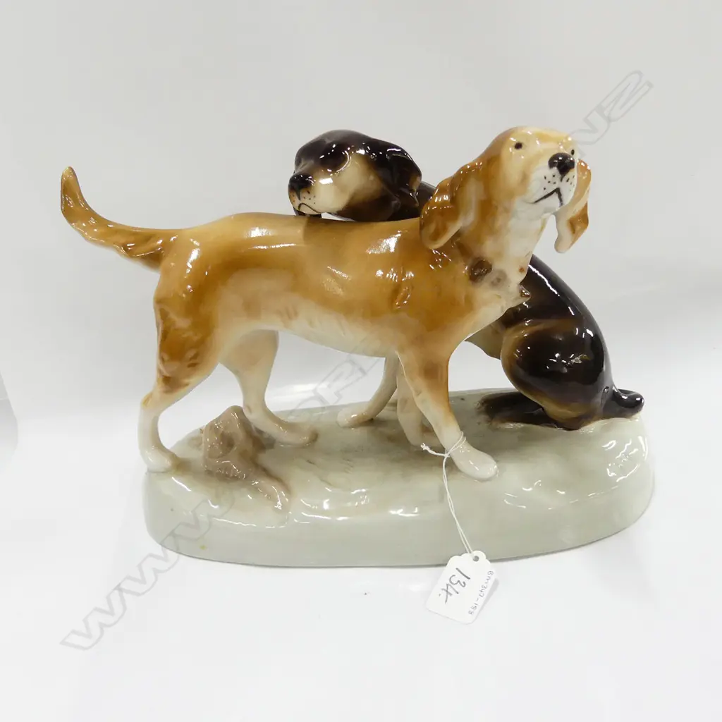 R/DUX 2 HUNTING DOGS SCULPTURE Image 1++