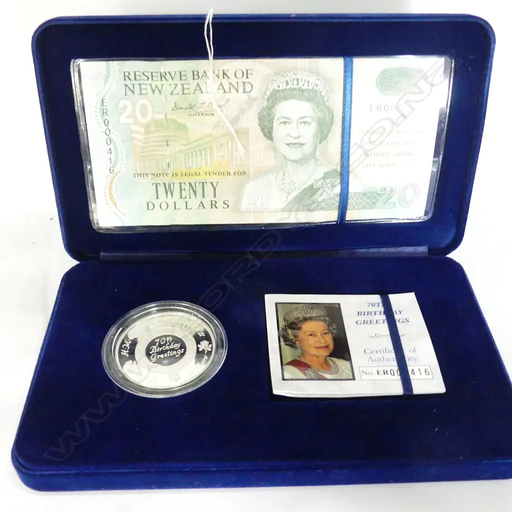 BOXED QUEENS 70TH PROOF COIN & NOTE  Image 1++