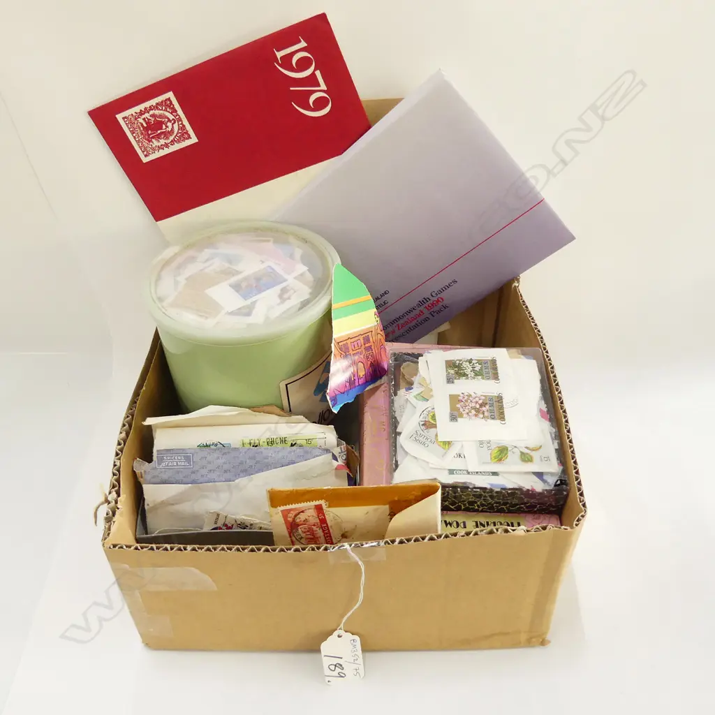 LARGE COLLECTION ASSORTED STAMPS  Image 1++