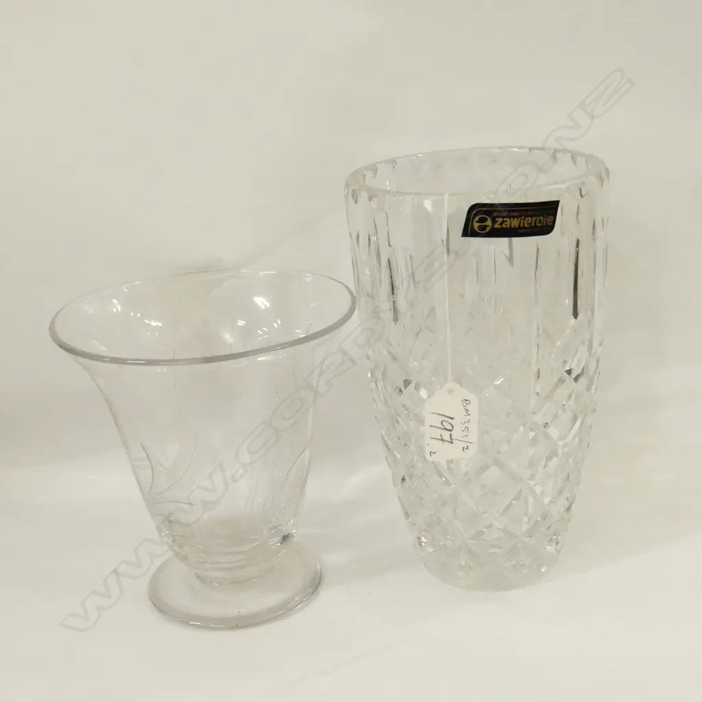2 CRYSTAL VASES  Image 1++